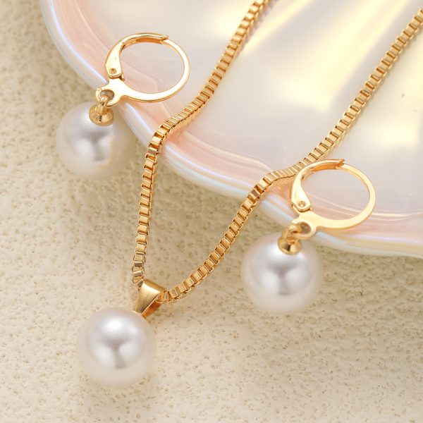 Light Luxury Freshwater Pearl Earrings and Necklace Set