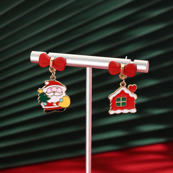 Stylish Commuter Christmas Earrings