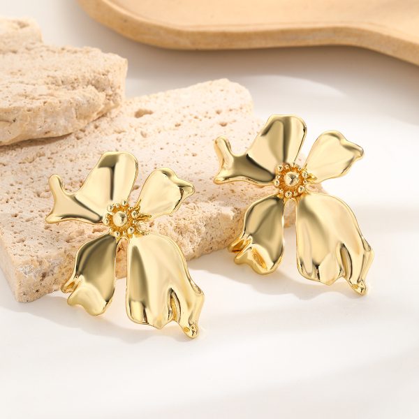 Noble Atmosphere Light Luxury Flower Earrings