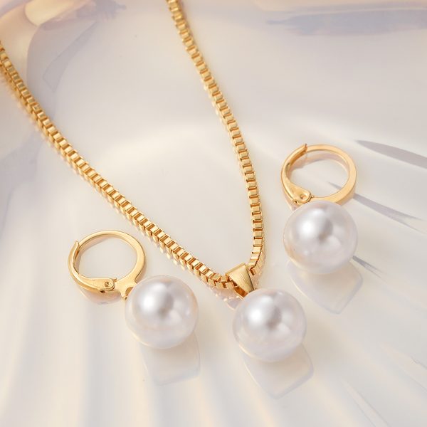 Light Luxury Freshwater Pearl Earrings and Necklace Set