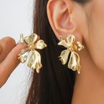 Noble Atmosphere Light Luxury Flower Earrings