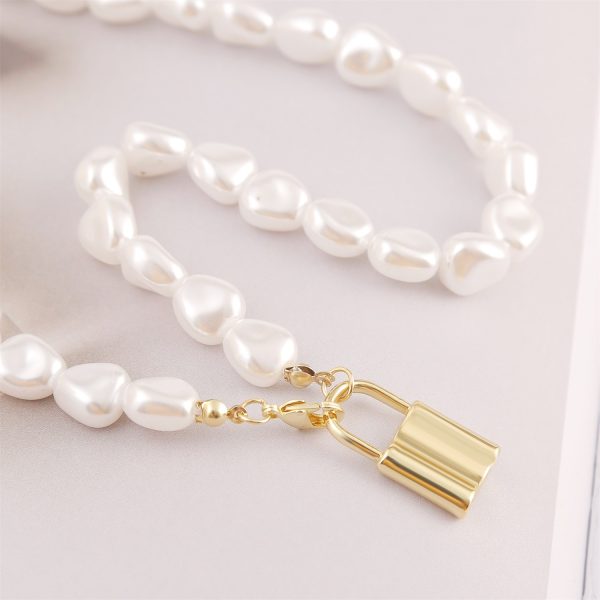 Baroque Pearl Alloy Pendant Collarbone Necklace