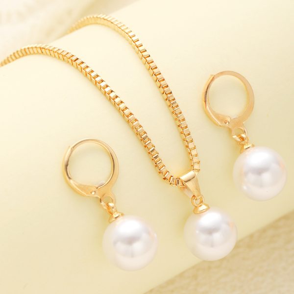 Light Luxury Freshwater Pearl Earrings and Necklace Set