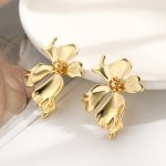 Noble Atmosphere Light Luxury Flower Earrings