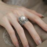 Shield embossed ring, vintage style niche design opening adjustable index finger ring for women